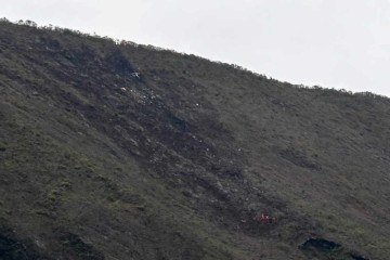 Helicóptero dos bombeiros colidiu com a Serra de Ouro Preto - Leandro Couri / EM / DA Press