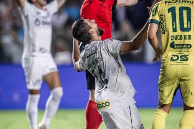 Luan Peres comemora gol pelo Santos, na Vila Belmiro -  (crédito: Foto: Divulgação/Santos)