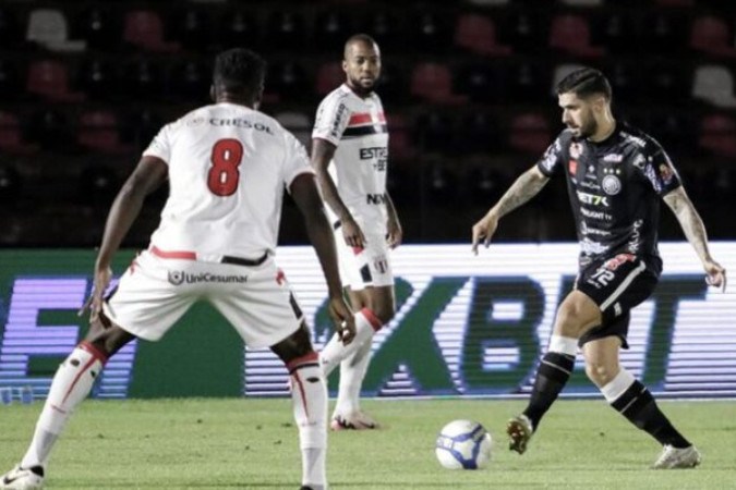 Botafogo-SP e Operário-PR mediram forças na noite deste sábado ,em Ribeirão Preto -  (crédito: Foto: Gabriel Thá / Operário)