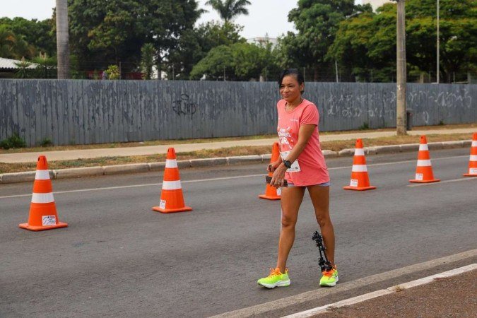 É a segunda corrida que Maria participa desde que sofreu um acidente
