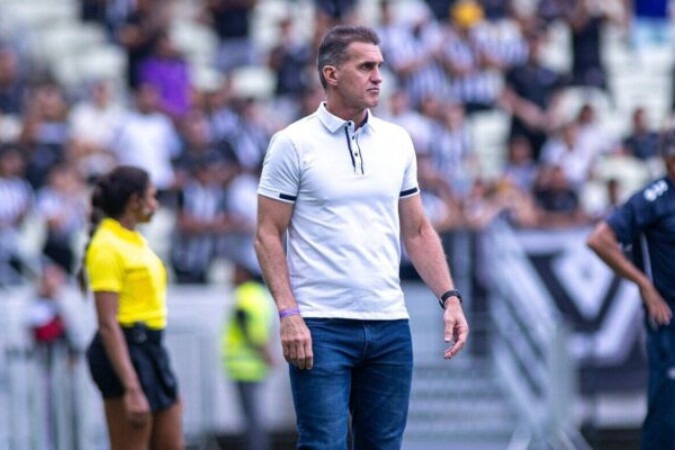 Vagner Mancini comando o Goiás no duelo diante do Vila Nova -  (crédito: Foto: Felipe Santos)