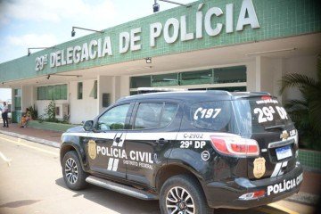 Equipes da 29&ordf; Delegacia de Pol&iacute;cia (Riacho Fundo) deflagraram opera&ccedil;&atilde;o que resultou na apreens&atilde;o de 37 p&aacute;ssaros silvestres brasileiros -  (crédito:  Ed Alves/CB/DA.Press)