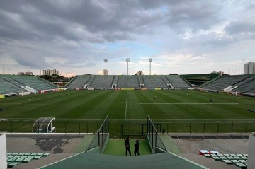 Bezerrão ameniza desgosto da CBF com falta de estrutura para a Seleção - 