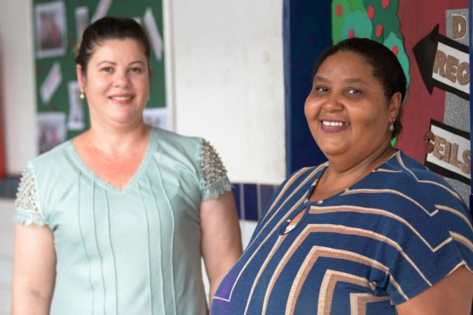 Professora Geilsa Brito com Keilla de Araújo Bouças, diretora do colégio CMEI Professora Valéria Dias, no Jardim Ingá