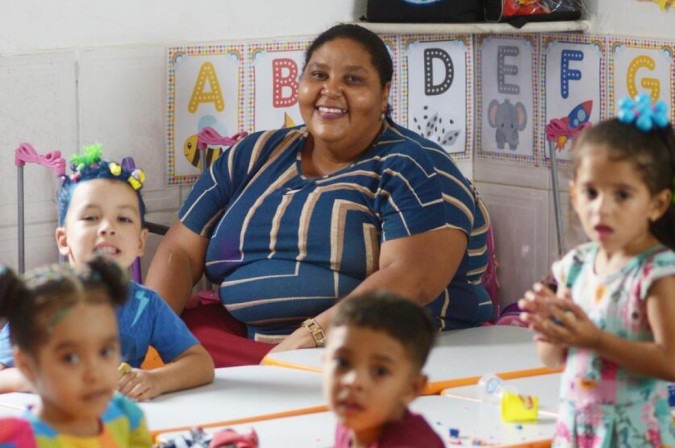 Geilsa Brito acolhe as crianças como se fossem seus filhos