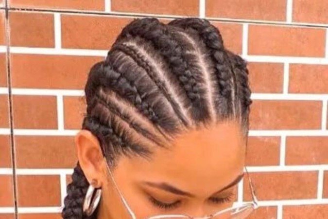 Essas tranças tem referência ao povo nagô, um grupo étnico originário 
da Nigéria