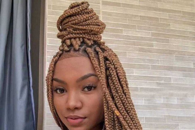 Penteado mais popular, meio solto, meio preso