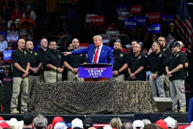 A prisão do suspeito ocorreu perto de um comício de Donald Trump em Coachella -  (crédito: CAITLIN O'HARA / AFP)