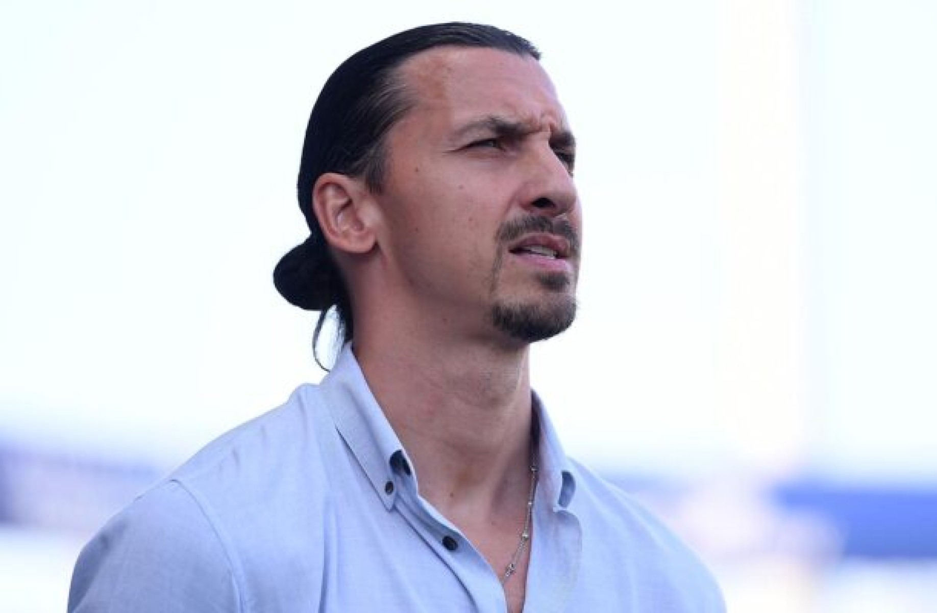 Ibrahimovic tem machucado assustador na cabeça