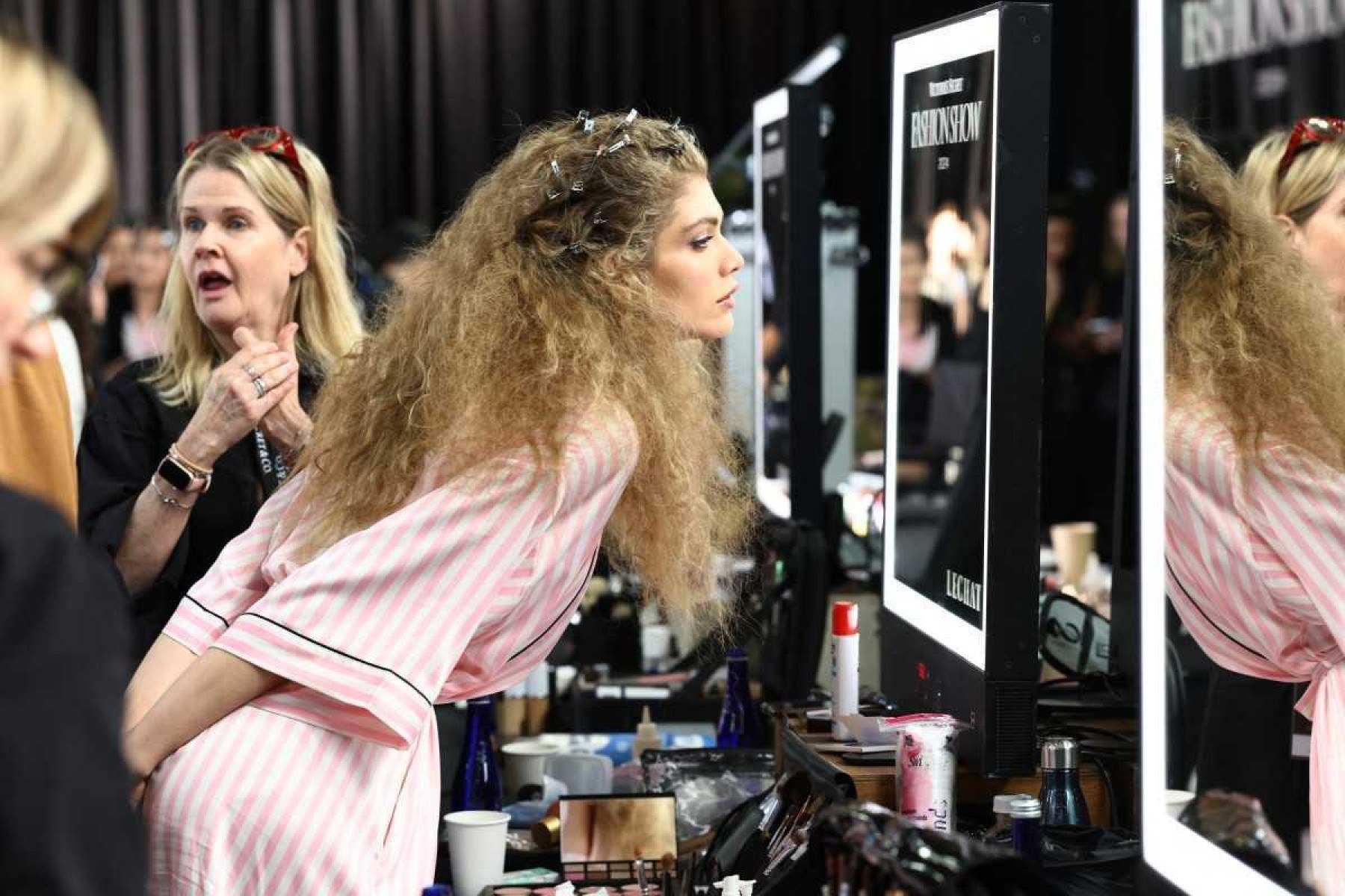 Valentina Sampaio no desfile da Victorias Secret