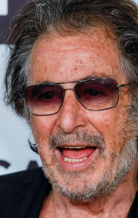 O filho de Noor Alfallah e Al Pacino, Roman, nasceu em junho de 2023 -  (crédito: Getty Images)