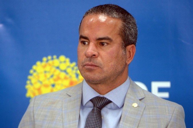 Fred Linhares (Republicanos) ocupa a segunda posição, com 3% das intenções de voto