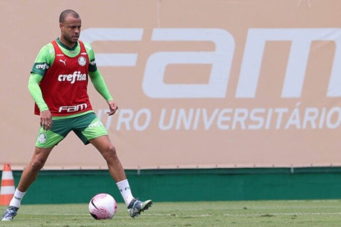 Mayke durante treino do Verdão na Academia de Futebol -  (crédito: Foto: Cesar Greco/Palmeiras)