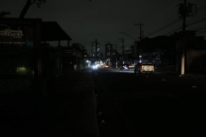 Cerca de 100 mil imóveis permaneciam sem luz na manhã desta quarta-feira (16) na região metropolitana e na capital de São Paulo, de acordo com o último balanço divulgado pela Enel   -  (crédito: Paulo Pinto/Agência Brasil)