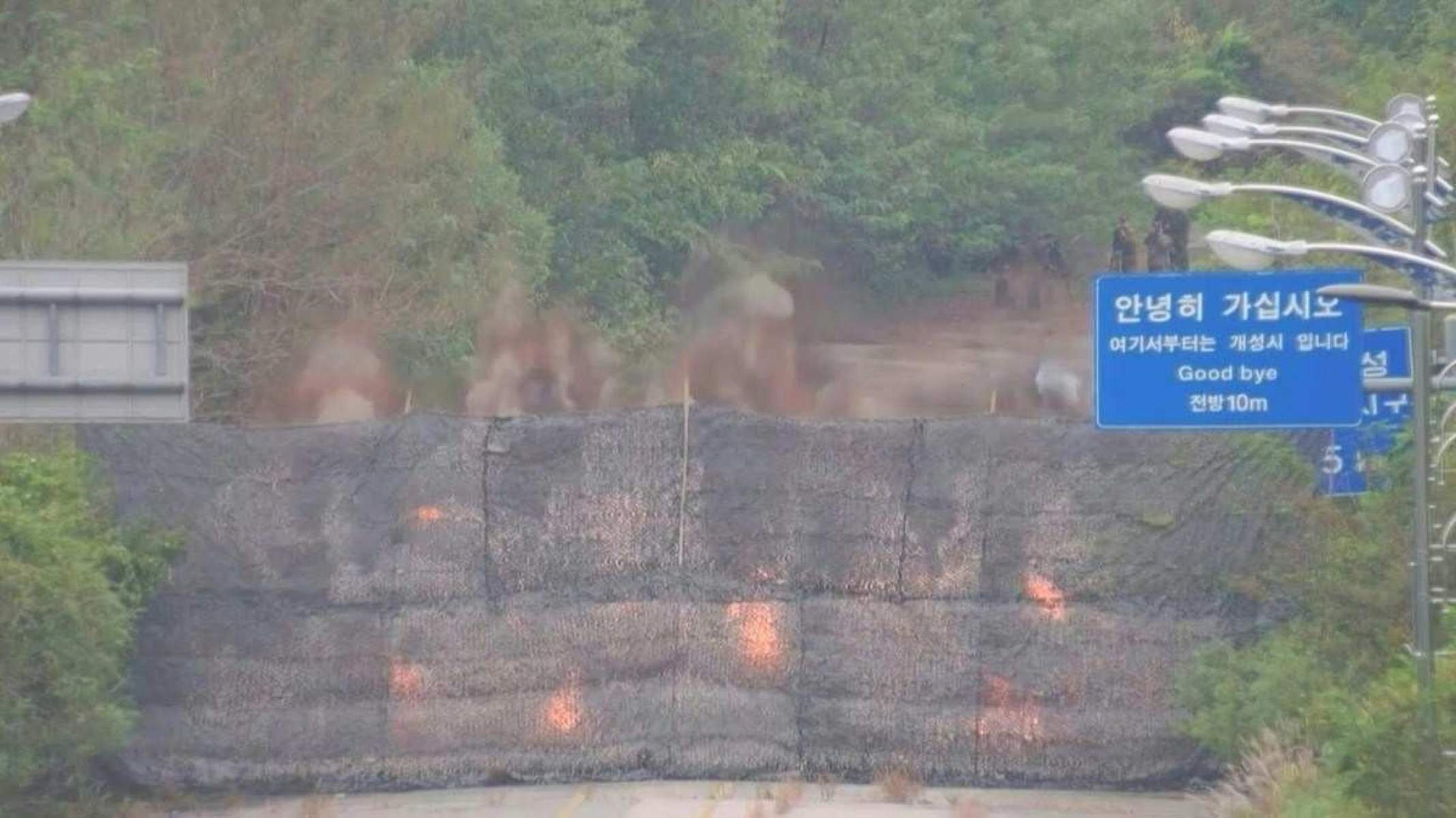 Coreia do Norte explode rodovias que ligam o país à Coreia do Sul