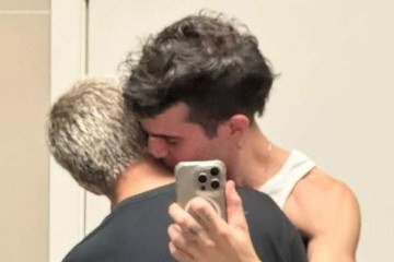 Fiuk surge em momento íntimo com a cantora Clau e movimenta web