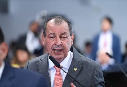 Omar Aziz (PSD-AM), aliado do governo, defende o fim da escala  -  (crédito:  Edilson Rodrigues/Agência Senad)