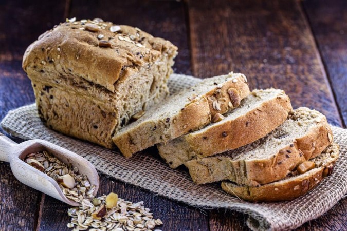 Pão de aveia com castanhas e linhaça (Imagem: RHJPhtotos | Shutterstock)  -  (crédito: EdiCase)