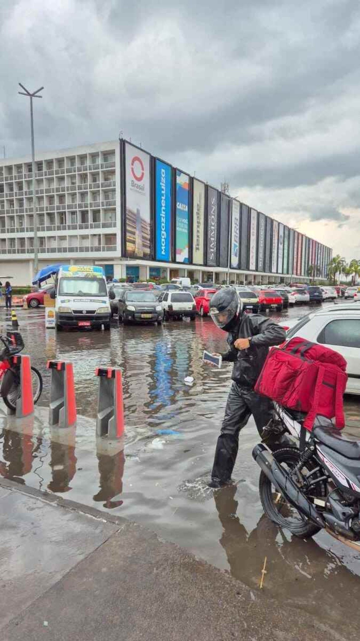 Plano Piloto recebeu chuva, na tarde desta quarta-feira (16/10)