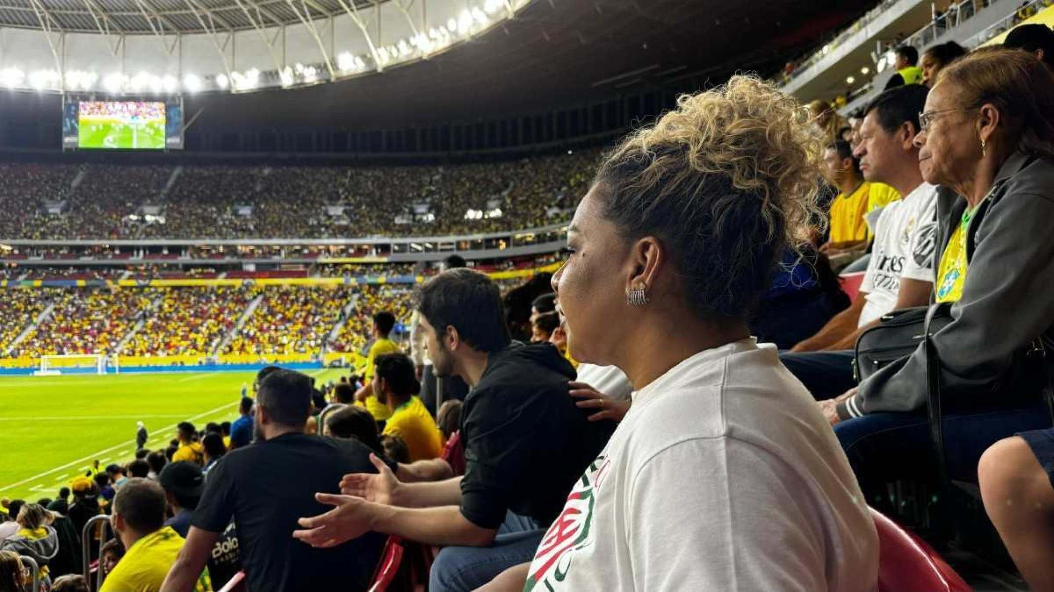 Cintia Ramos, m&atilde;e de Endrick durante jogo da Sele&ccedil;&atilde;o