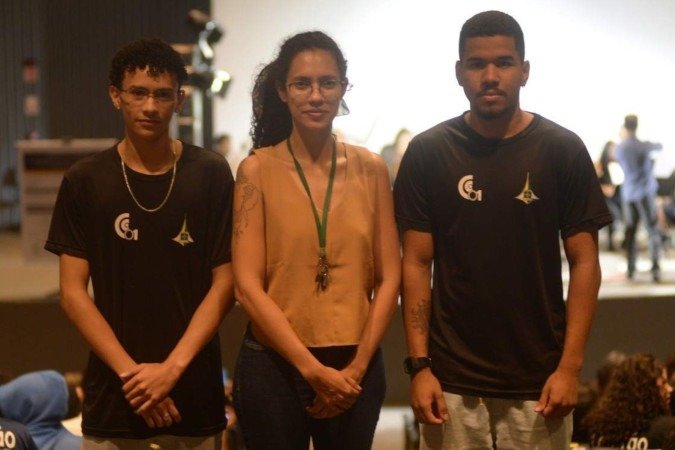 Os estudantes Vinicius Castro, Rubia Schrag e Lucas Gabriel