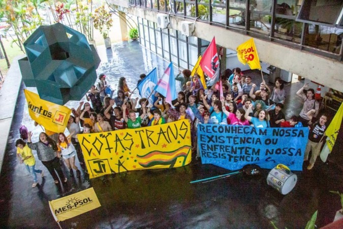 Estudantes manifestam apoio à medida