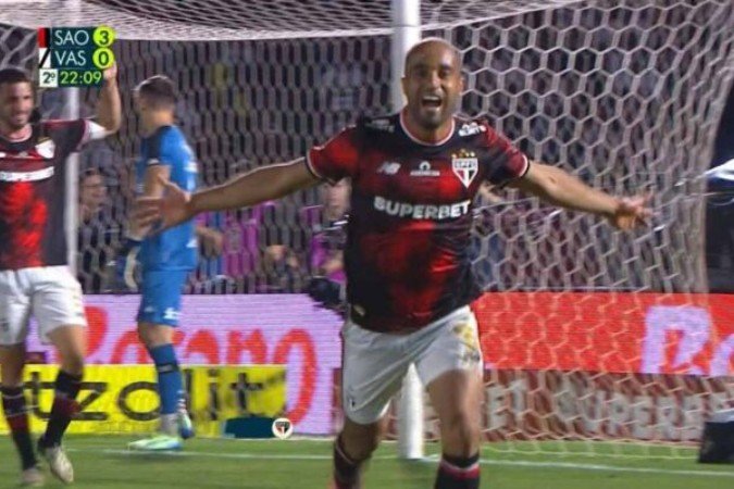 Lucas Moura comemora um dos seus gols no triunfo sobre o Vasco, no Brinco de Ouro da Princesa -  (crédito: Foto: Reprodução TV Globo)