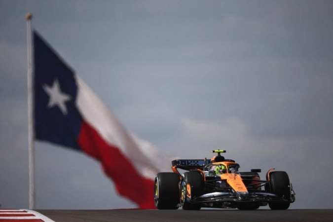 Lando Norris, com a pintura diferente da McLaren, chega pressionado para tirar pontos de Max Verstappen no GP dos Estados Unidos       -  (crédito: Getty Images via AFP)