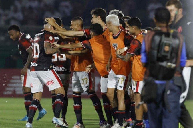 São Paulo quer se manter firme na busca pelo G-4 do Brasileirão -  (crédito: Foto: Rubens Chiri / São Paulo)