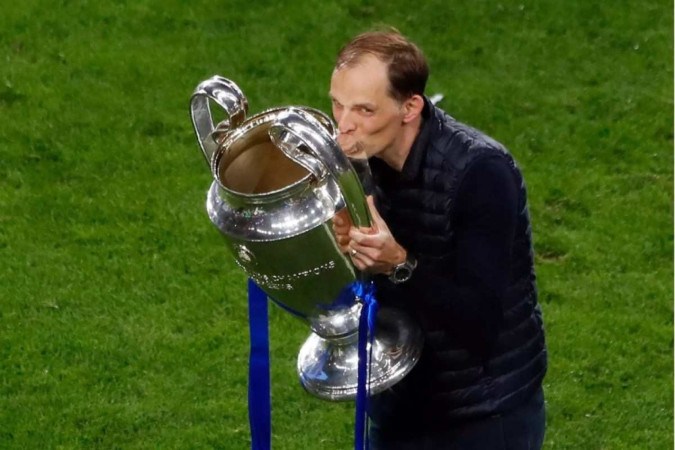 Thomas Tuchel comemora a conquista da Uefa Champions League em 2021 pelo Chelsea depois de superar o Manchester City de Pep Guardiola -  (crédito: SUSANA VERA / POOL/AFP)