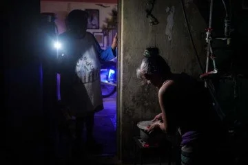 O corte de energia tem afetado o povo cubano, levando a uma séria crise humanitária, com os embargos de Trump -  (crédito:  AFP)