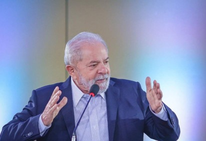 Lula precisou levar cinco pontos na cabeça após sofrer uma queda em casa, neste domingo (20/10) -  (crédito: Foto divulgação internet)