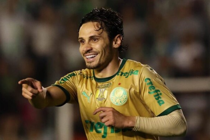  O jogador Raphael Veiga, da SE Palmeiras, comemora seu gol contra a equipe do EC Juventude, durante partida v..lida pela trig..sima rodada, do Campeonato Brasileiro, S..rie A, no Est..dio Alfredo Jaconi. (Foto: Cesar Greco/Palmeiras/by Canon)
     -  (crédito:  CESAR GRECO)