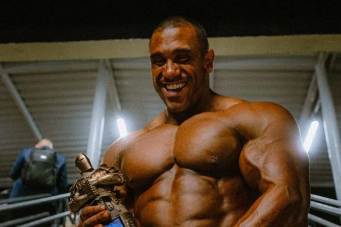 Guilherme Abomai disputou na categoria de até 102kg, a mais pesada da competição, e venceu em primeiro lugar.  -  (crédito: Reprodução/Redes sociais)