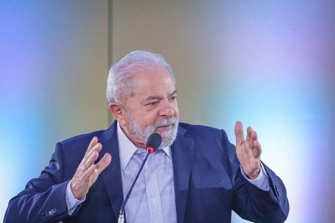 Lula precisou levar cinco pontos na cabeça após sofrer uma queda em casa, neste domingo (20/10) -  (crédito: Foto divulgação internet)