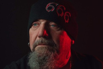 Paul Di'Anno, ex-vocalista da banda Iron Maiden, morreu aos 66 anos -  (crédito: Reprodução/Facebook/@Conquest Music)