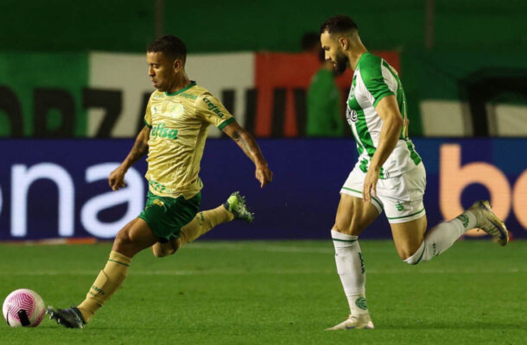 Palmeiras tem dois suspensos contra o Fortaleza; veja lista de pendurados