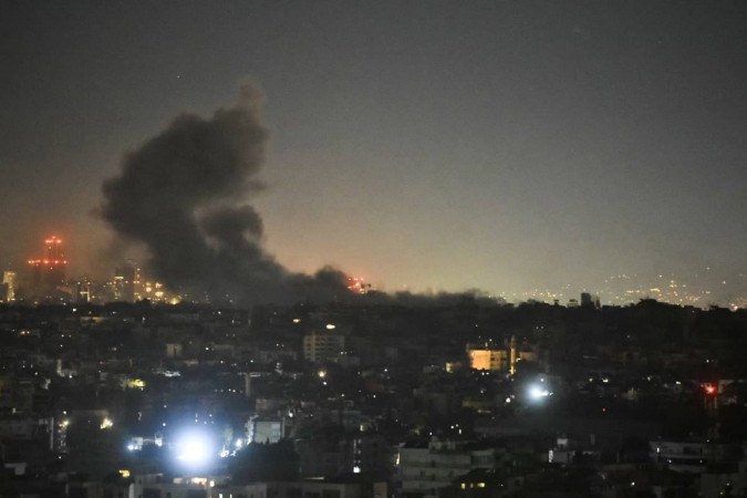 Bairro xiita no sul de Beirute bombardeado por Israel, após ordenar a evacuação dos residentes 