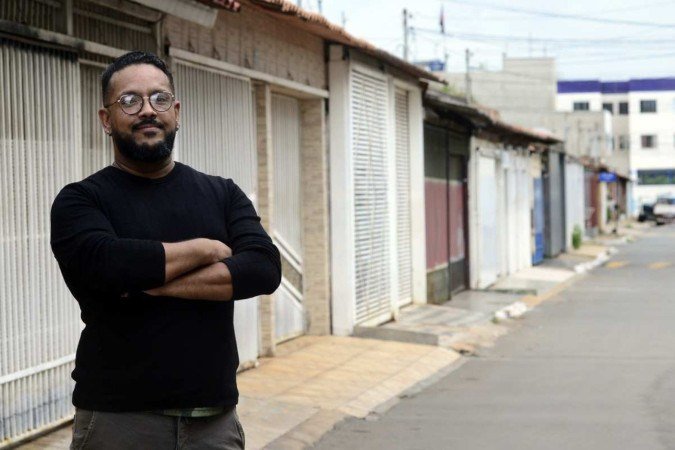 "Após a segunda infecção, doenças pré-existentes na minha família, como diabetes e hipertensão, se manifestaram em mim. Cheguei a ter um princípio de infarto", conta o professor Leonardo Matos