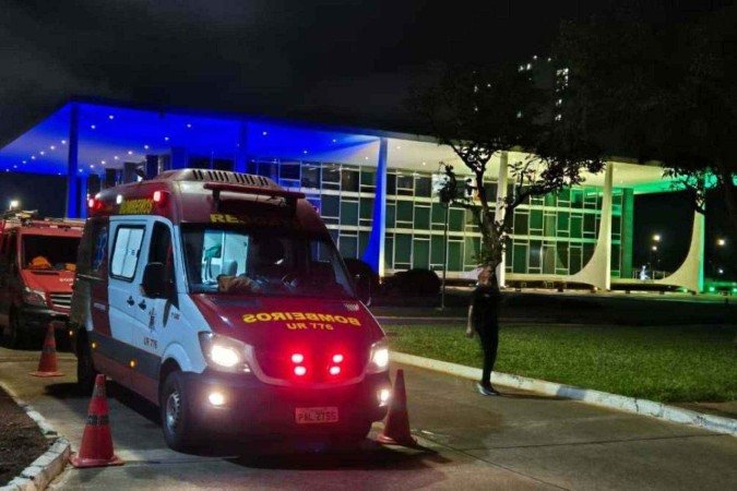 O prédio do anexo 2 foi evacuado e os bombeiros foram acionados - (crédito: Minervino Júnior/CB/D.A Press) O prédio do anexo 2 foi evacuado e os bombeiros foram acionados - (crédito: Minervino Júnior/CB/D.A Press)