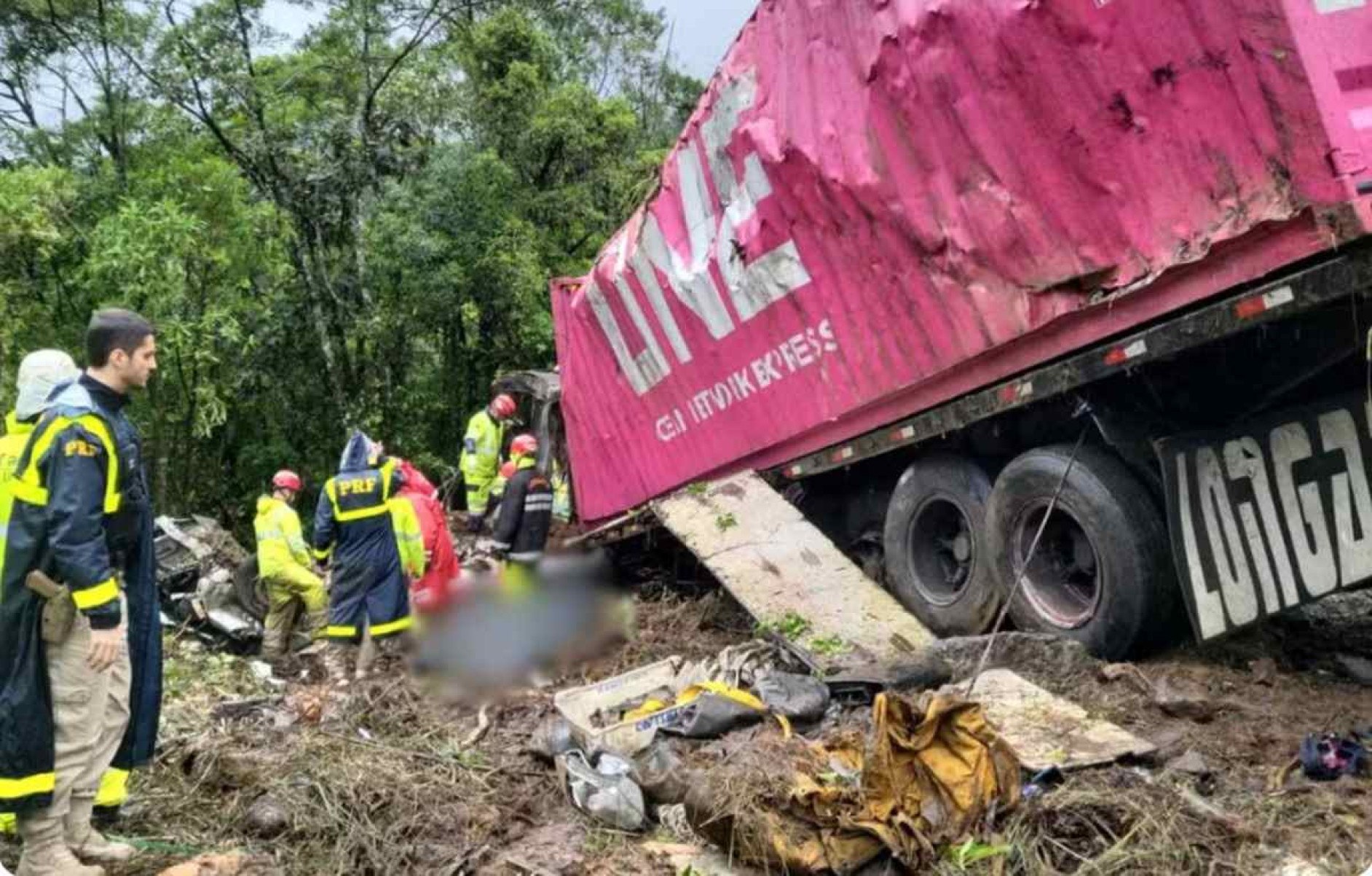 Atletas de remo que morreram em acidente são velados em Pelotas