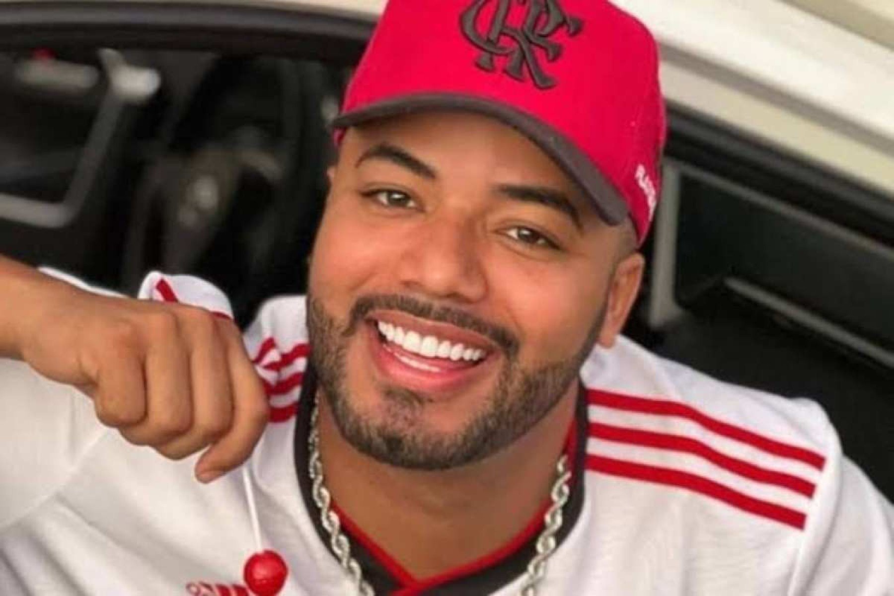 Hytalo Santos bate em bandido e apanha do tráfico em comunidade do Rio