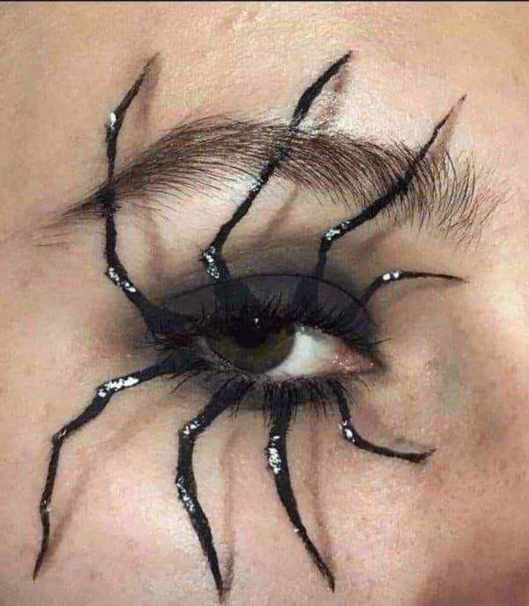 Desenhar patinhas de aranha ao redor dos olhos é uma opção criativa e simples de fazer -  (crédito: Reprodução/Pinterest)