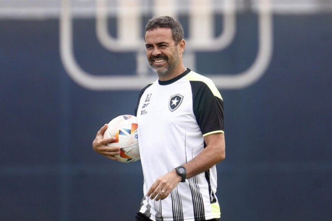 Artur Jorge quer marcar o seu nome na história do Botafogo  -  (crédito: Foto: Vitor Silva/Botafogo )