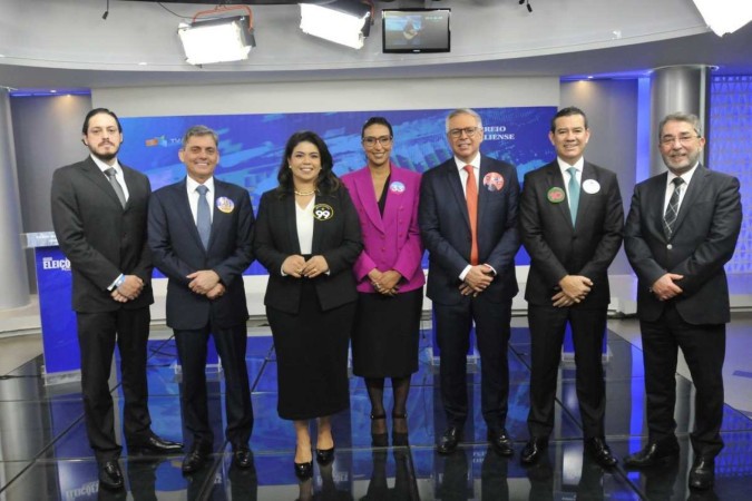  22/10/2024  Crédito: Minervino Junior/CB/D.A Press. Correio Braziliense e a TV Brasília promovem um debate com os candidatos das cinco chapas inscritas para a eleição da OAB 2024 . Na Foto Guilherme Machado, presidente do Correio Braziliense com os candidatos das cinco chapas inscritas para a eleição da OAB 2024 . -  (crédito:  MINERVINO JUNIOR                    )