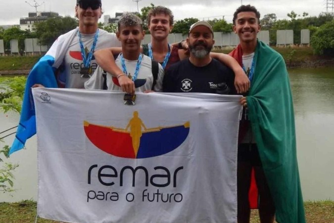 O acidente envolveu a equipe de remo do projeto Remar Para o Futuro -  (crédito: Reprodução/Instagram/@centroportugues_pel)