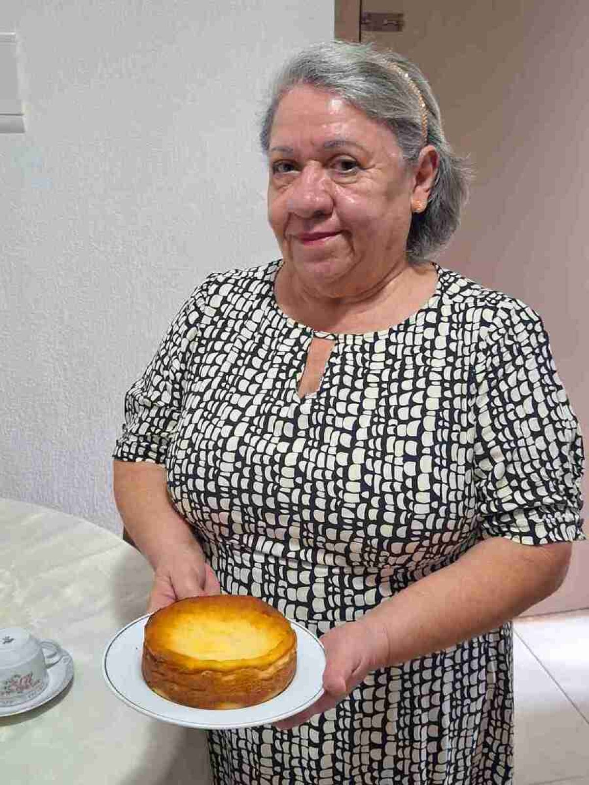 De Pernambuco para Brasília: aposentada faz tradicional bolo de rolo