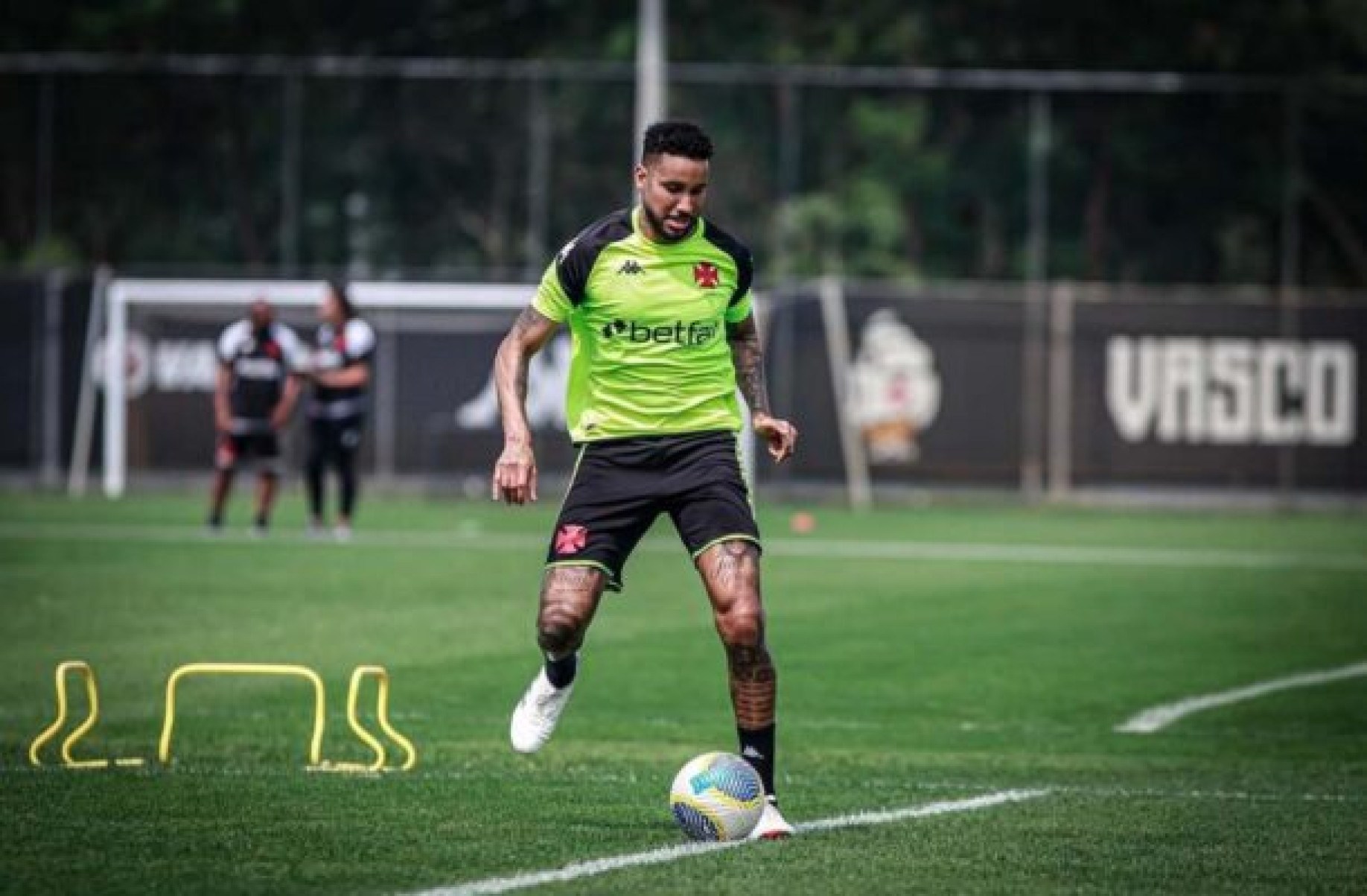 Jair está recuperado e já pode voltar a atuar pelo Vasco