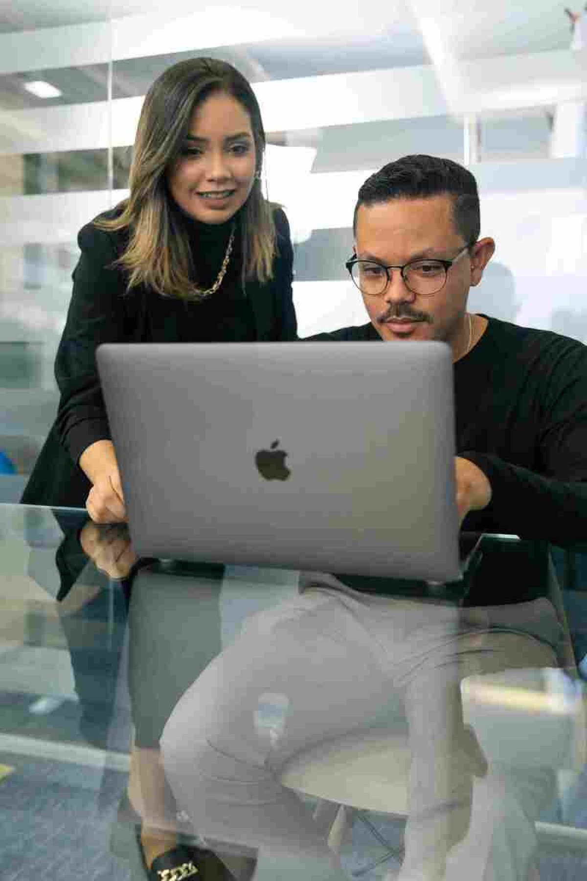 Felipe Cordeiro, especialista da Valor Med Assessoria para Cl&iacute;nicas e equipe