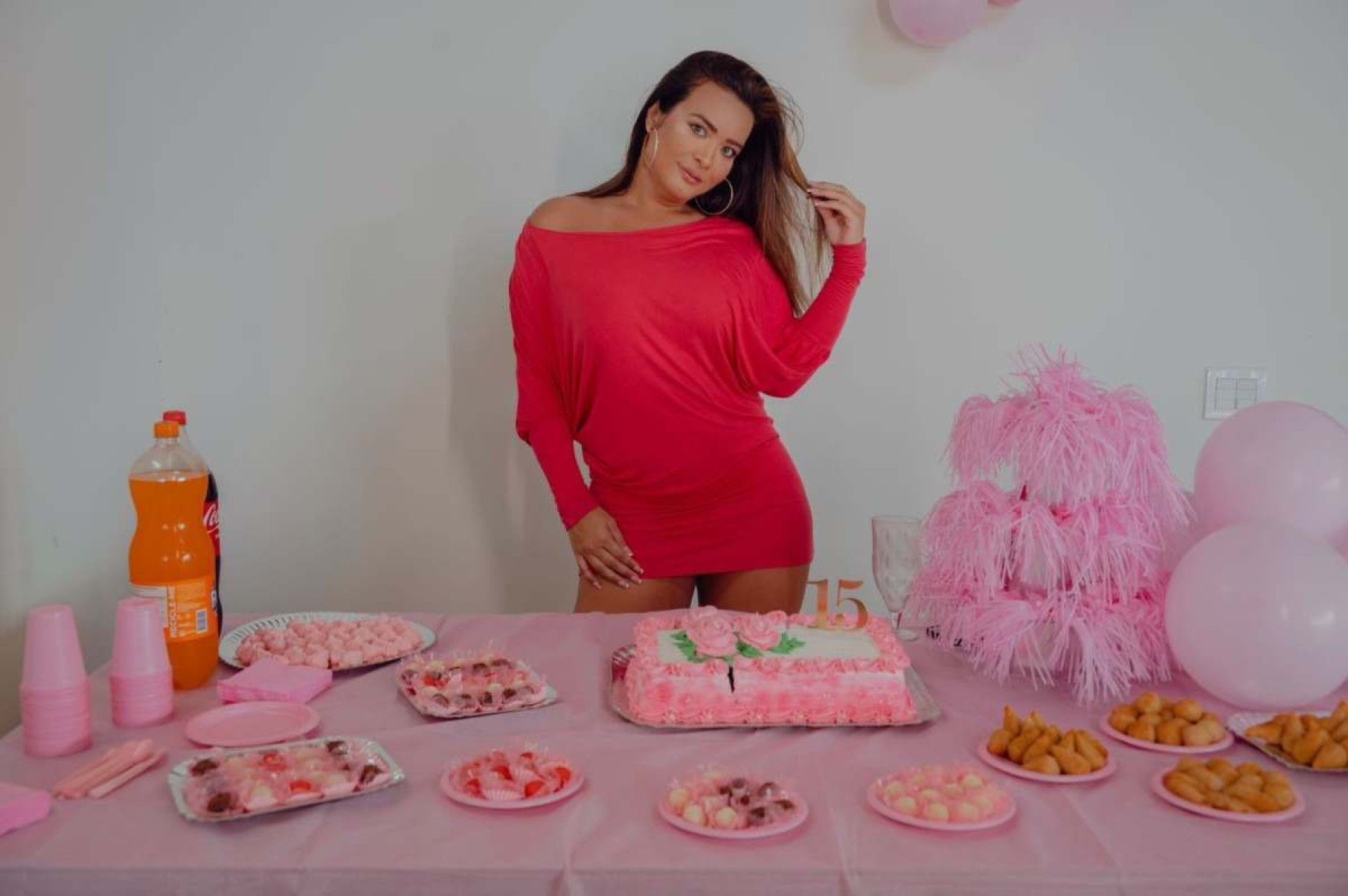 Geisy Arruda celebra 15 anos de vestido que a deixou famosa após ataques em faculdade